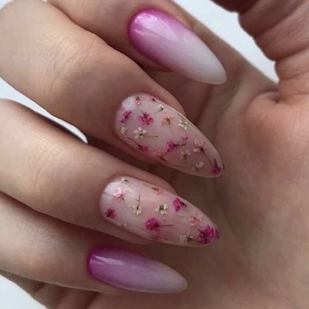 Dried flowers for nail design