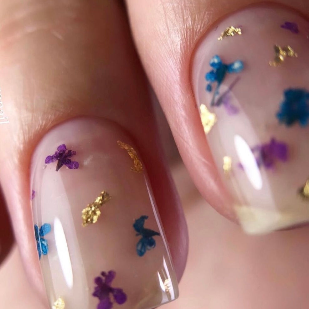 Dried flowers for nail design